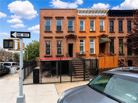 Homes For Sale - 104 Albany Avenue<br/> Brooklyn, NY 11213