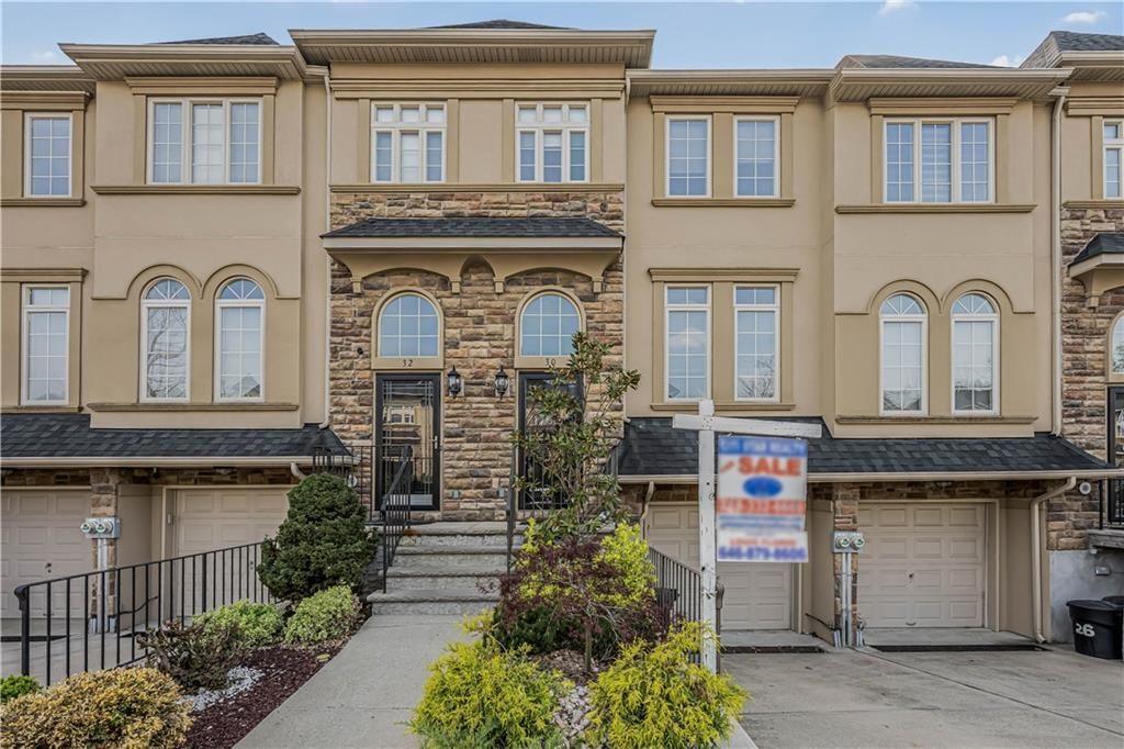 Photo of 30 Persimmon Lane, New Springville, NY 10314 (MLS # 500475)