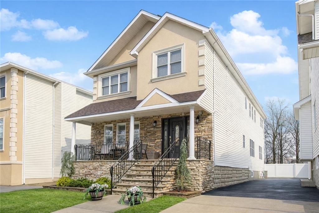 Photo of 193 Bedell Avenue, Staten Island, NY 10307 (MLS # 499856)