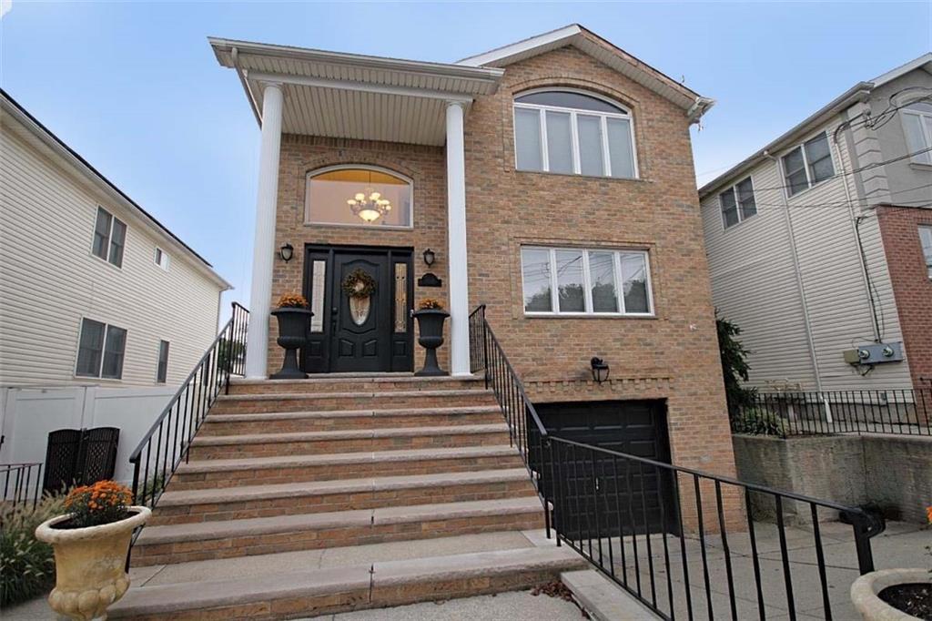Photo of 17 Samantha Lane, Staten Island, NY 10309 (MLS # 504772)