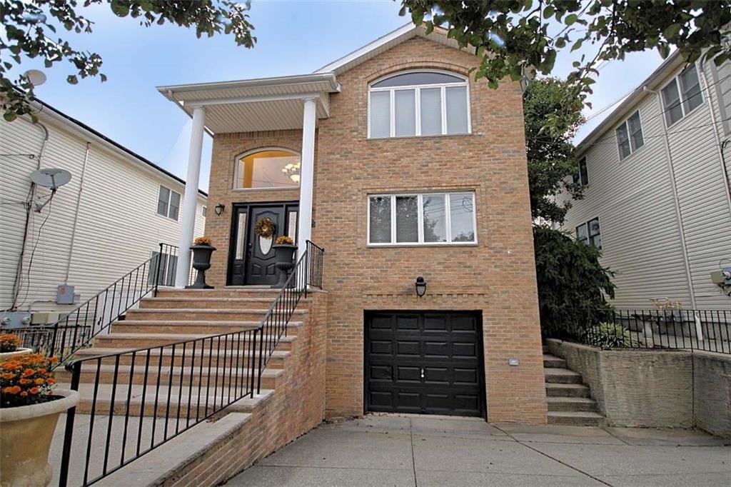 Photo of 17 Samantha Lane, Staten Island, NY 10309 (MLS # 504772)