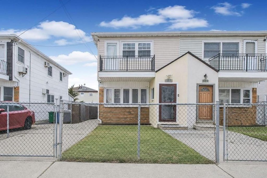 Photo of 327 Bedford Avenue, Staten Island, NY 10306 (MLS # 499698)
