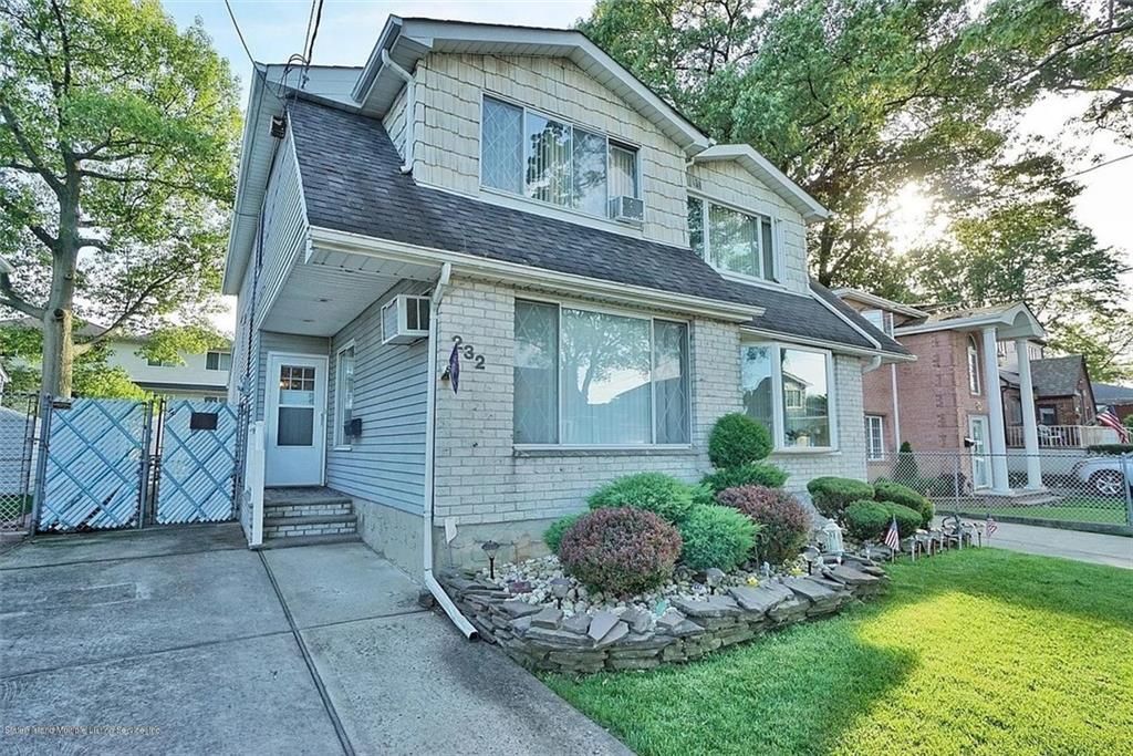 Photo of 232 Hunter Avenue, Staten Island, NY 10306 (MLS # 500344)