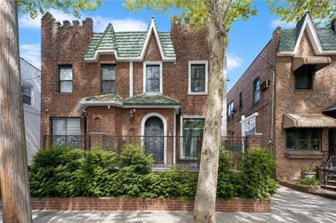 Homes For Sale - 1821 Burnett Street<br/> Brooklyn, NY 11229