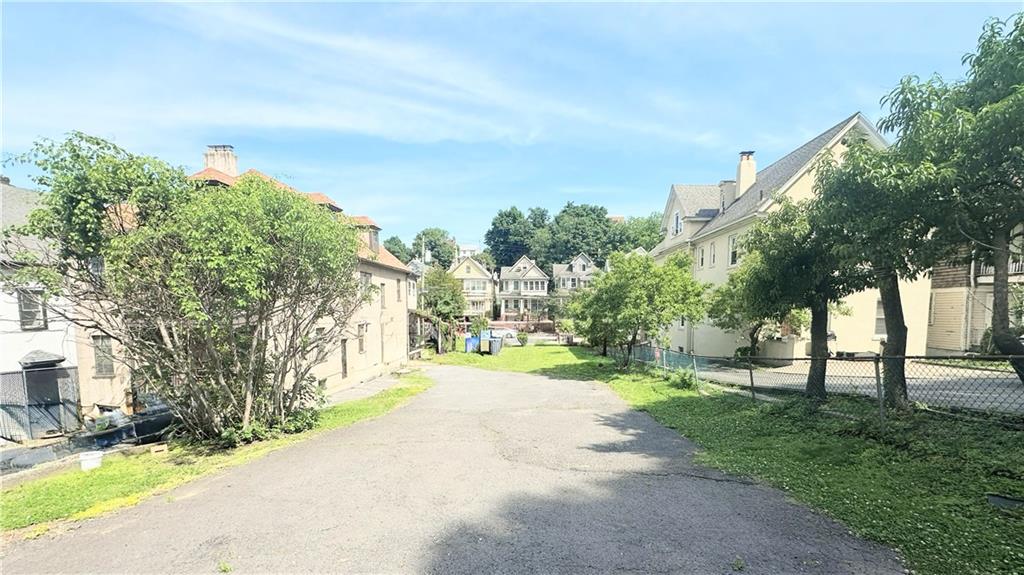 Photo of 365 Victory Boulevard, Staten Island, NY 10301 (MLS # 502118)