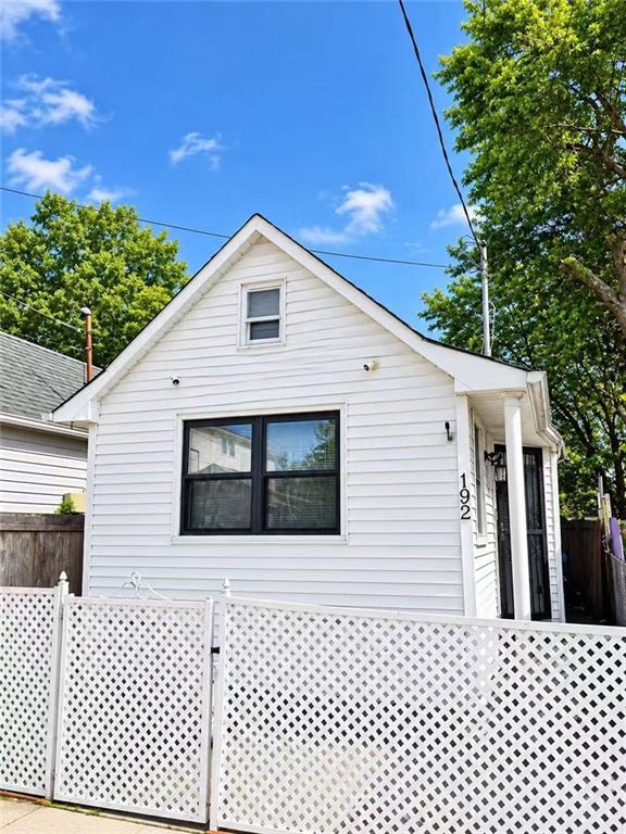 Photo of 192 Kiswick Street, Staten Island, NY 10306 (MLS # 504606)