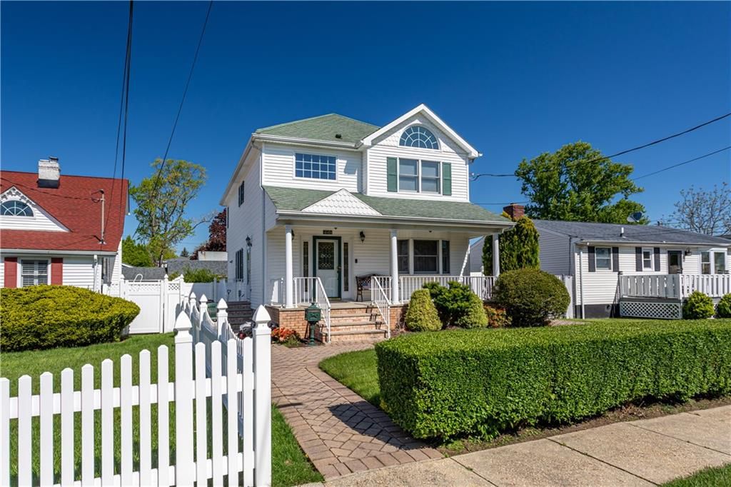 Photo of 443 Amherst Avenue, Staten Island, NY 10306 (MLS # 501231)