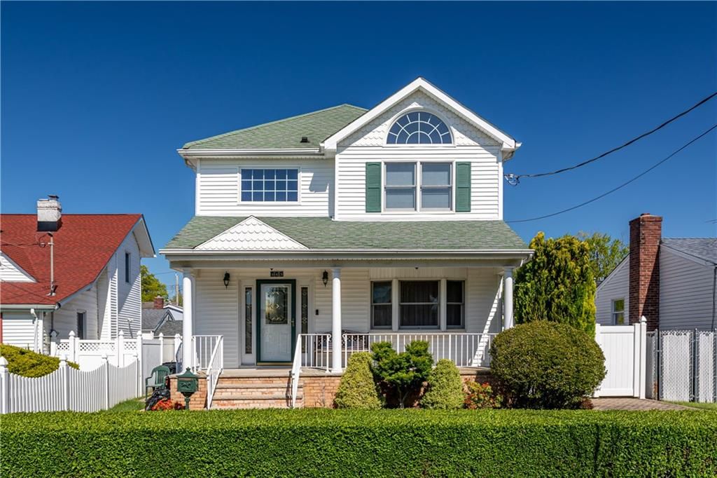 Photo of 443 Amherst Avenue, Staten Island, NY 10306 (MLS # 501231)