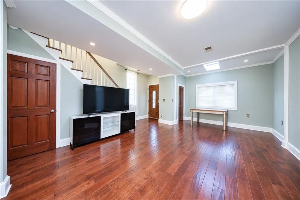 Photo of 331 Mosel Avenue, Staten Island, NY 10304 (MLS # 505630)