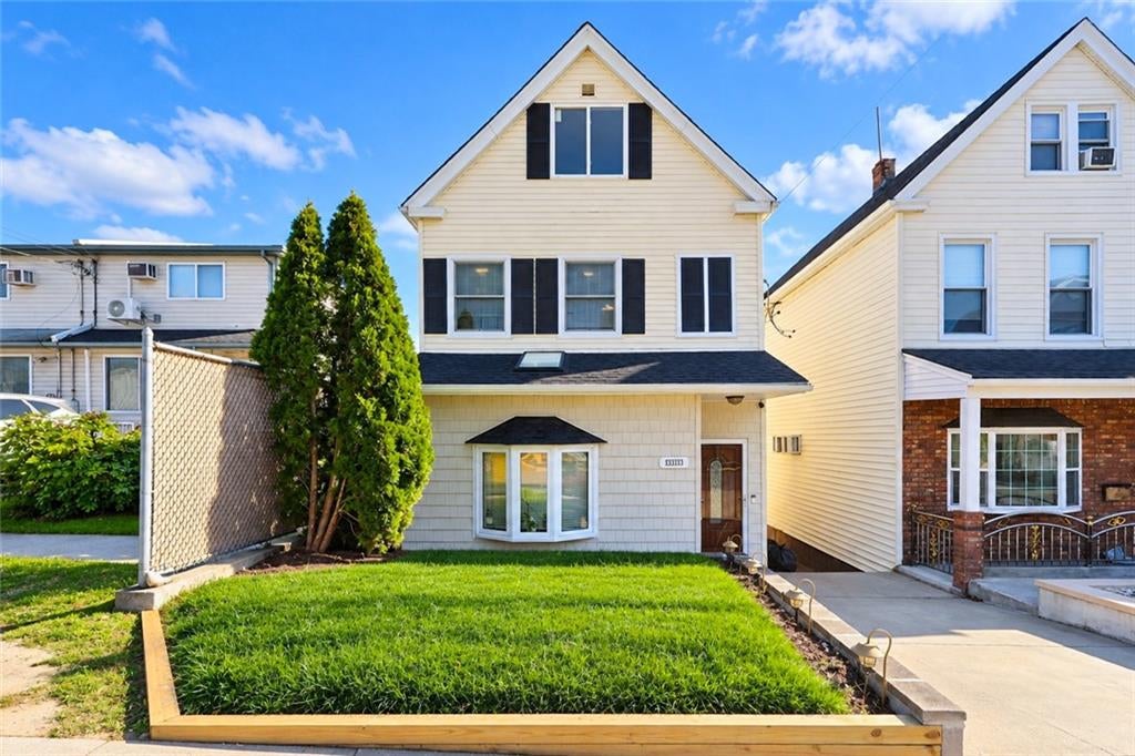 Photo of 331 Mosel Avenue, Staten Island, NY 10304 (MLS # 505630)