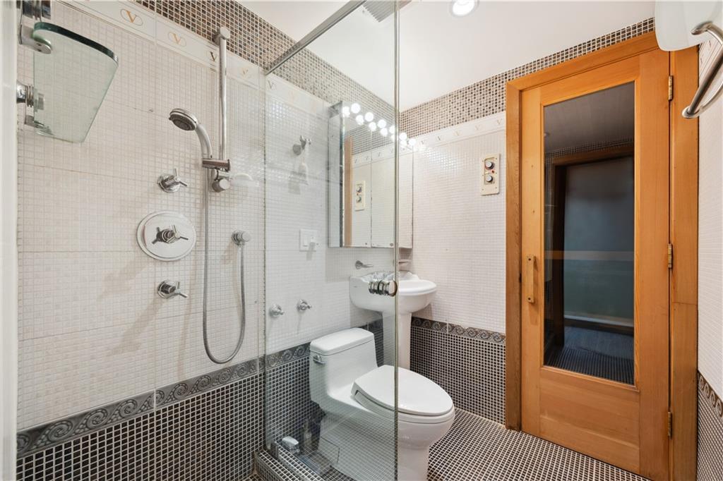 162 Norfolk Street, Brooklyn, New York image 27