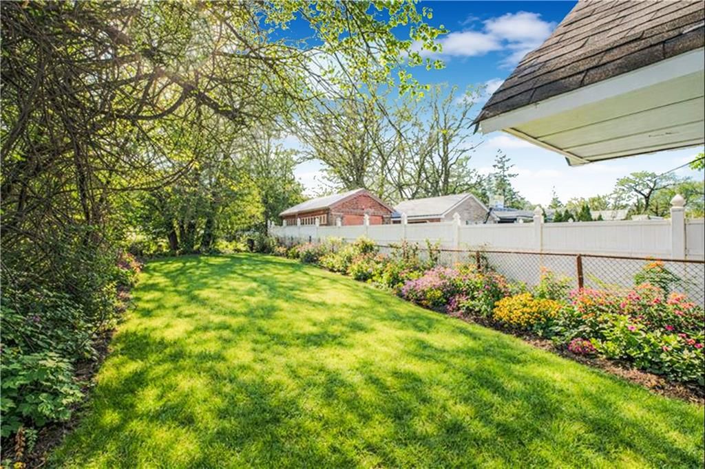 Photo of 6252 80th Road, Glendale, NY 11385 (MLS # 498856)