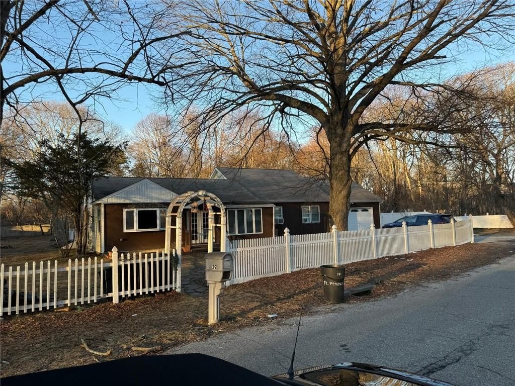 Photo of 39 Pineway Avenue, Mastic Beach, NY 11951 (MLS # 499549)