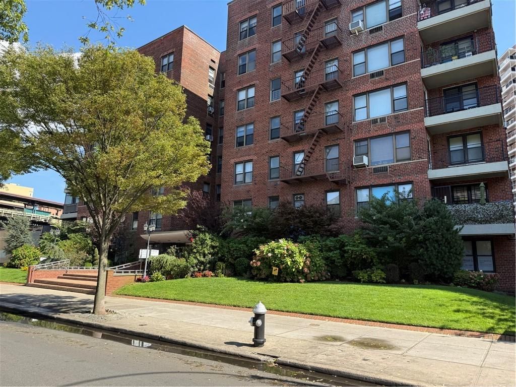 Photo of 3101 Ocean Parkway #4A, Brooklyn, NY 11235 (MLS # 496146)