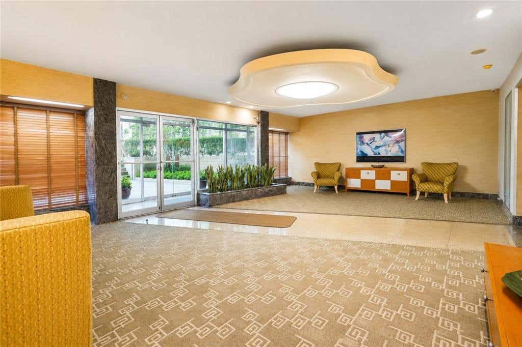 Photo of 1250 Ocean Parkway #6R, Brooklyn, NY 11230 (MLS # 504029)