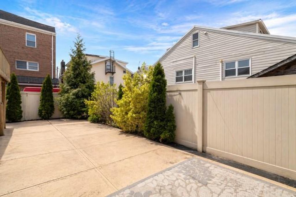 Photo of 10 Canton Court, Brooklyn, NY 11229 (MLS # 500818)