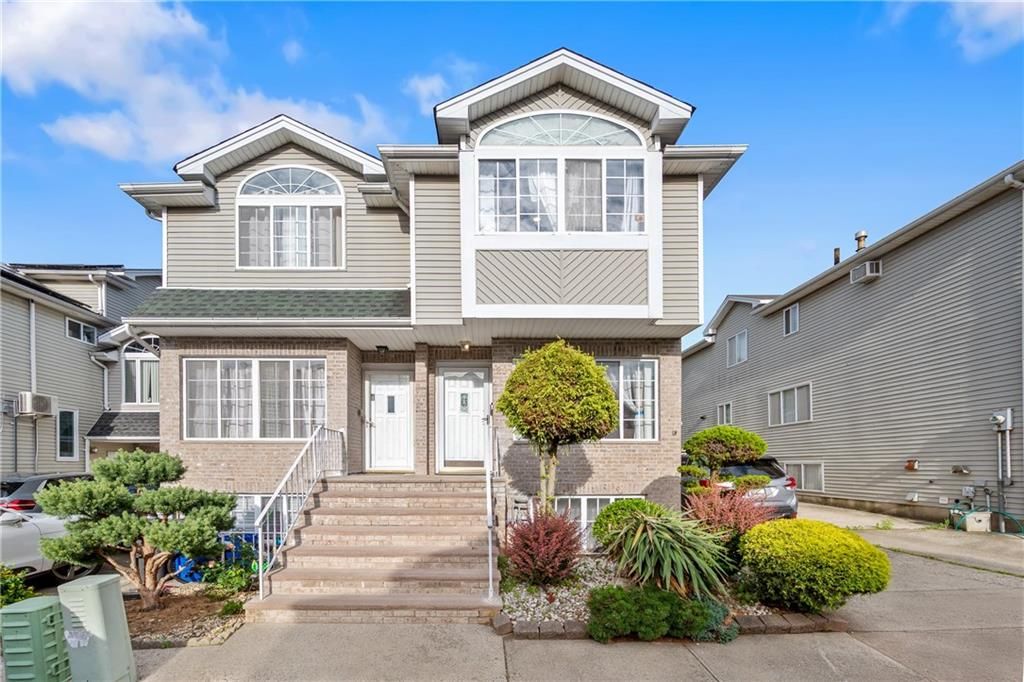 Photo of 29 Latourette Lane, Staten Island, NY 10314 (MLS # 501813)