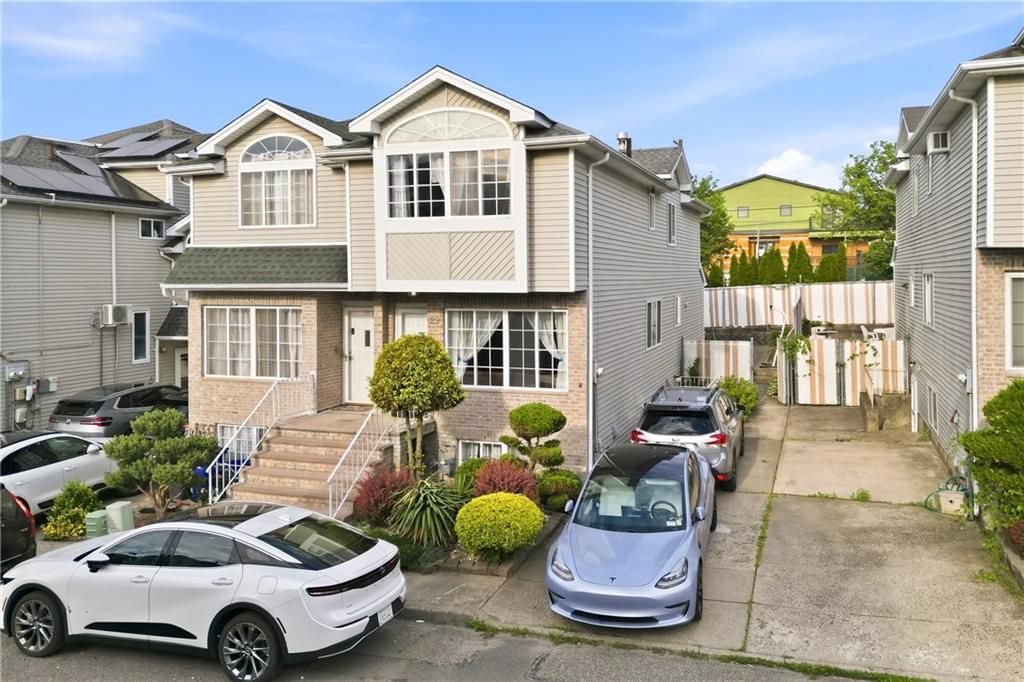 Photo of 29 Latourette Lane, Staten Island, NY 10314 (MLS # 501813)