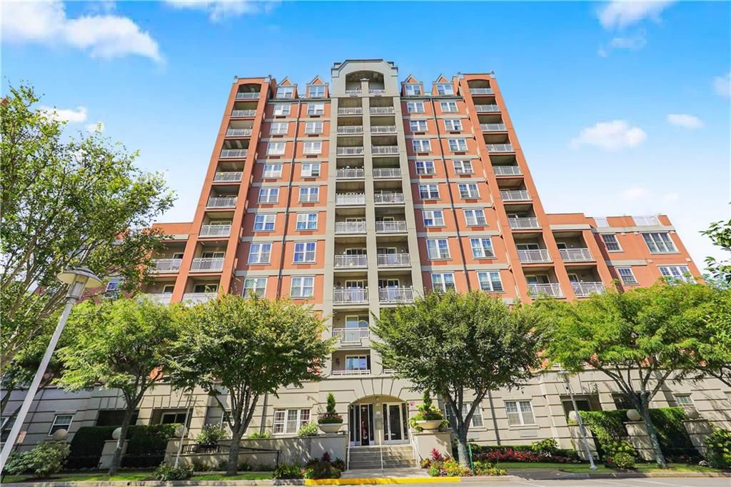 Photo of 40 Oceana Drive #2B, Brooklyn, NY 11235 (MLS # 498010)