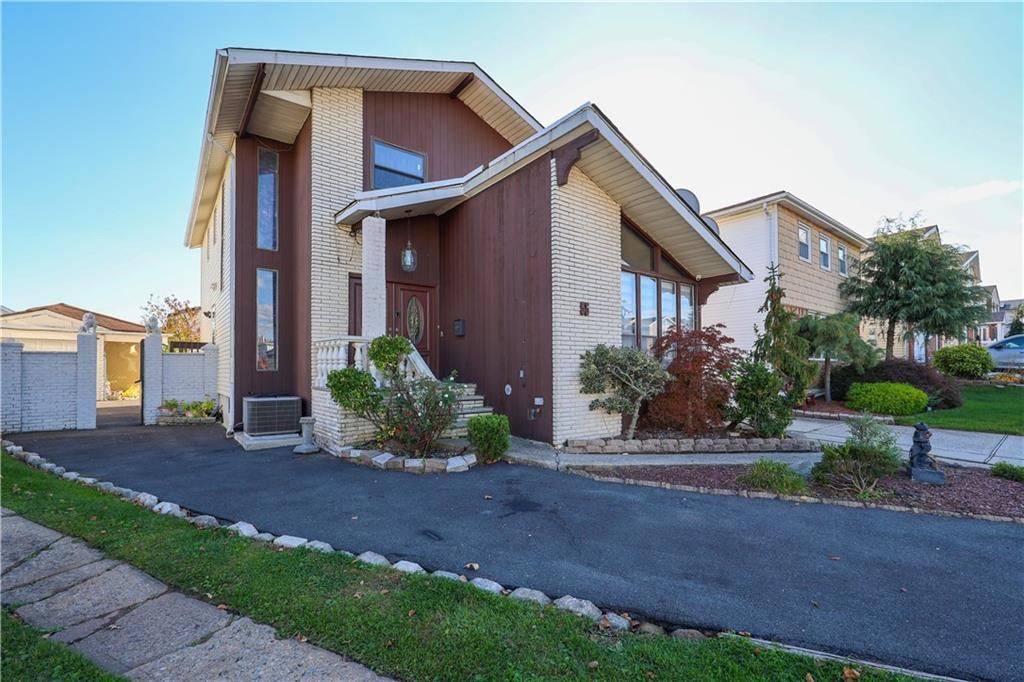 Photo of 55 Kenmore Street, Staten Island, NY 10312 (MLS # 496916)