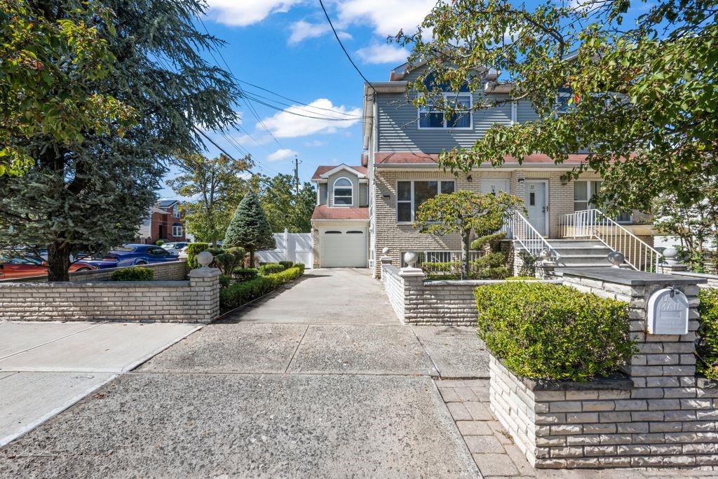 Photo of 24 Hart Place, Staten Island, NY 10307 (MLS # 504423)