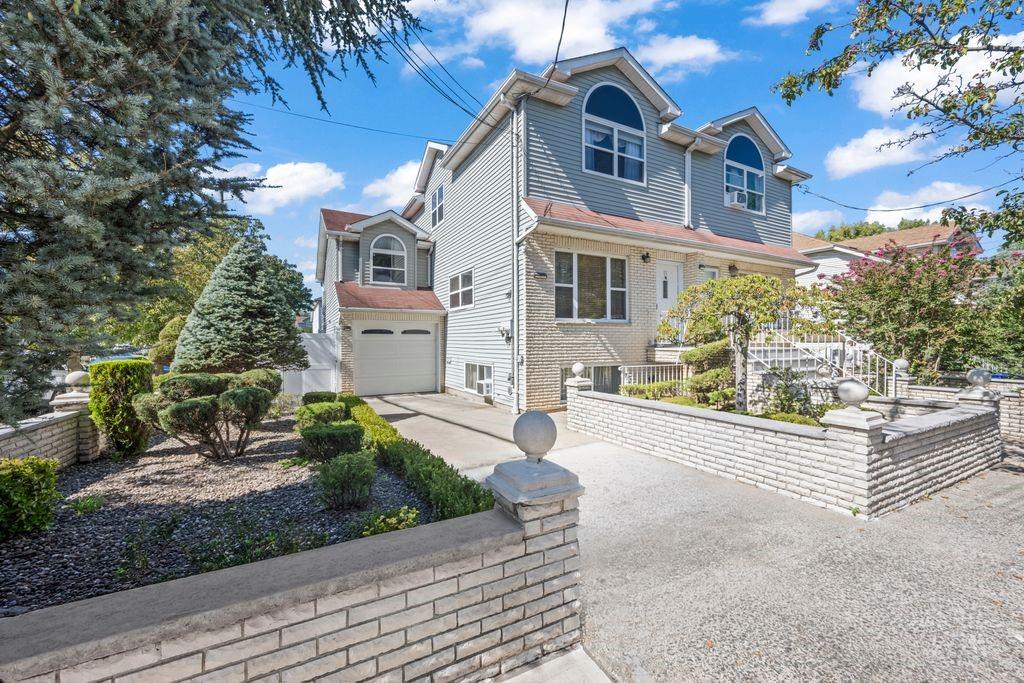 Photo of 24 Hart Place, Staten Island, NY 10307 (MLS # 504423)