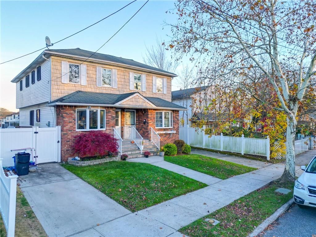 Photo of 969 Armstrong Avenue, Staten Island, NY 10308 (MLS # 500111)