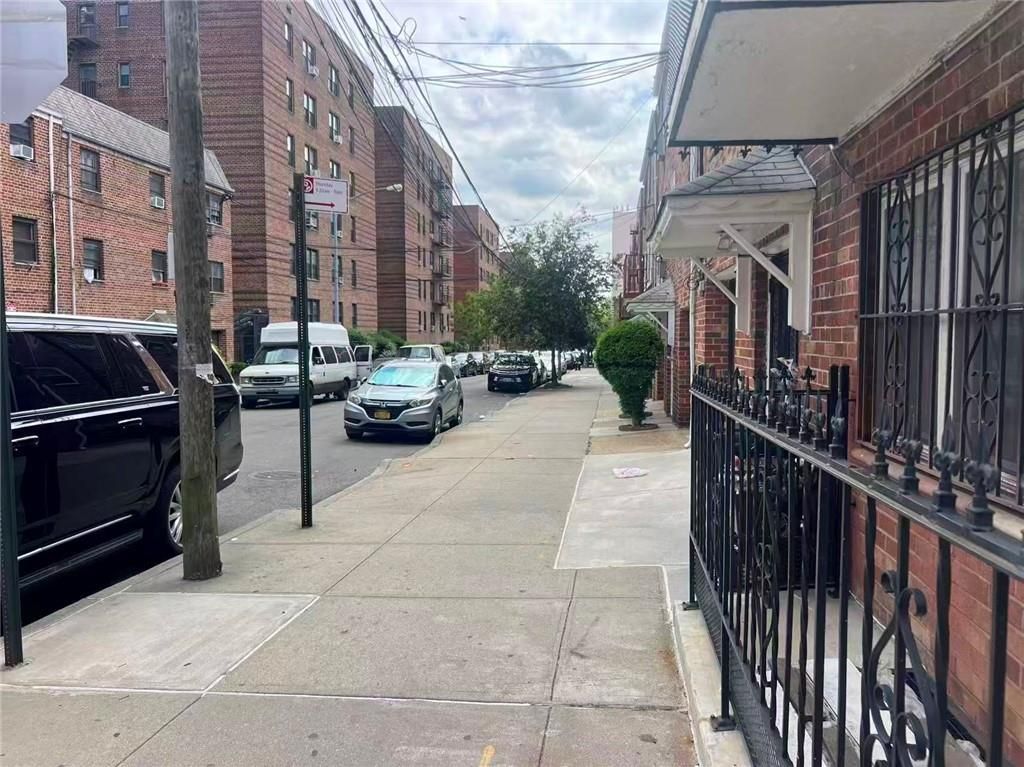 Photo of 8345 Vietor Avenue #7X, Elmhurst, NY 11373 (MLS # 501467)