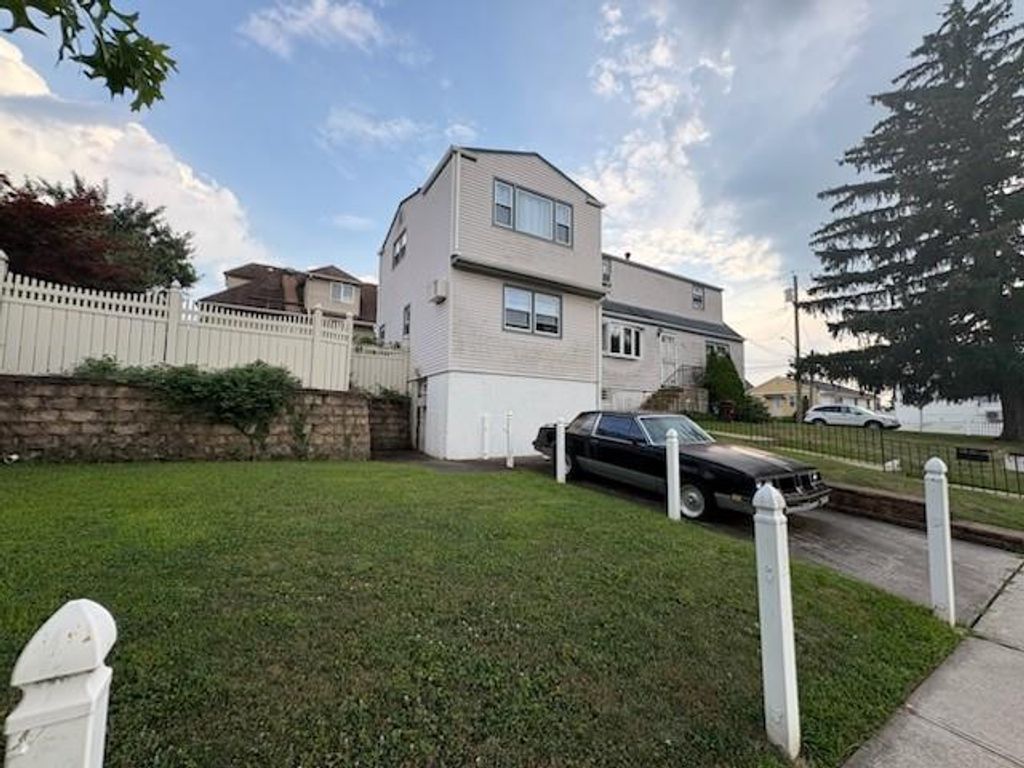 Photo of 240 Harold Street, Staten Island, NY 10314 (MLS # 496217)