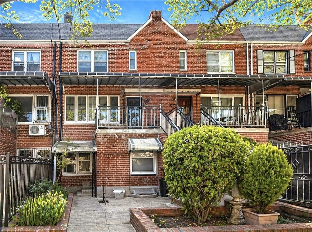 Photo of 2470 Bragg Street, Brooklyn, NY 11235 (MLS # 500839)