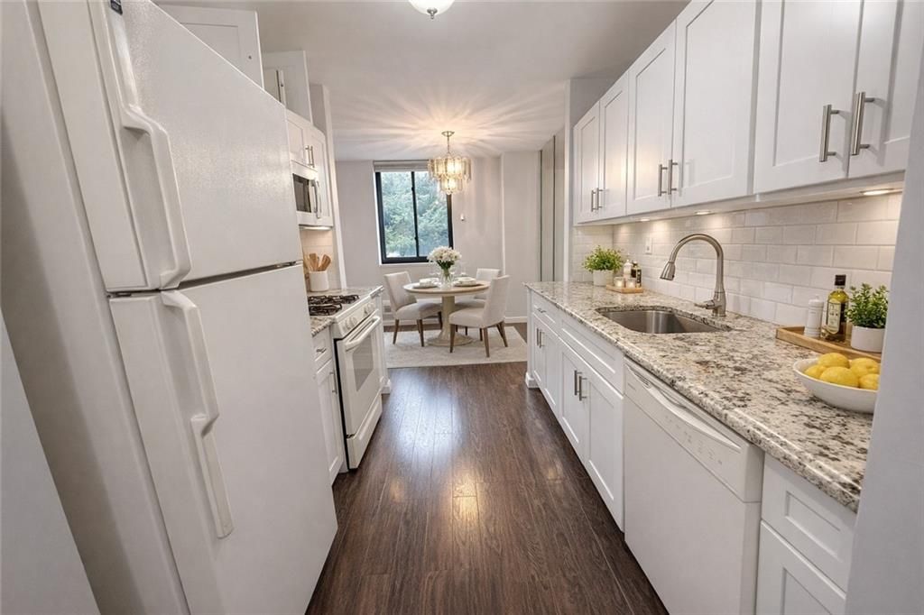 Photo of 50 Belair Road #2J, Staten Island, NY 10305 (MLS # 499336)