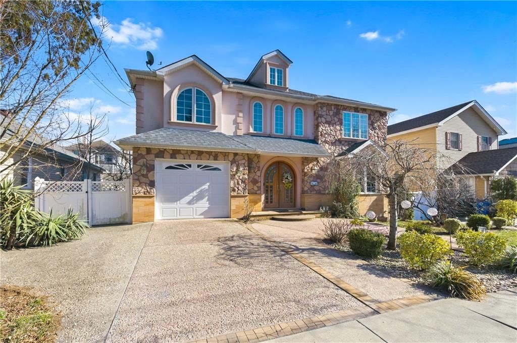 Photo of 88 Hillcrest Street, Staten Island, NY 10308 (MLS # 500213)