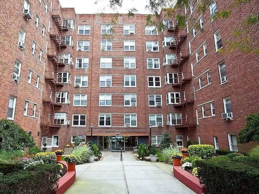 Photo of 9801 Shore Road #2Q, Brooklyn, NY 11209 (MLS # 497345)