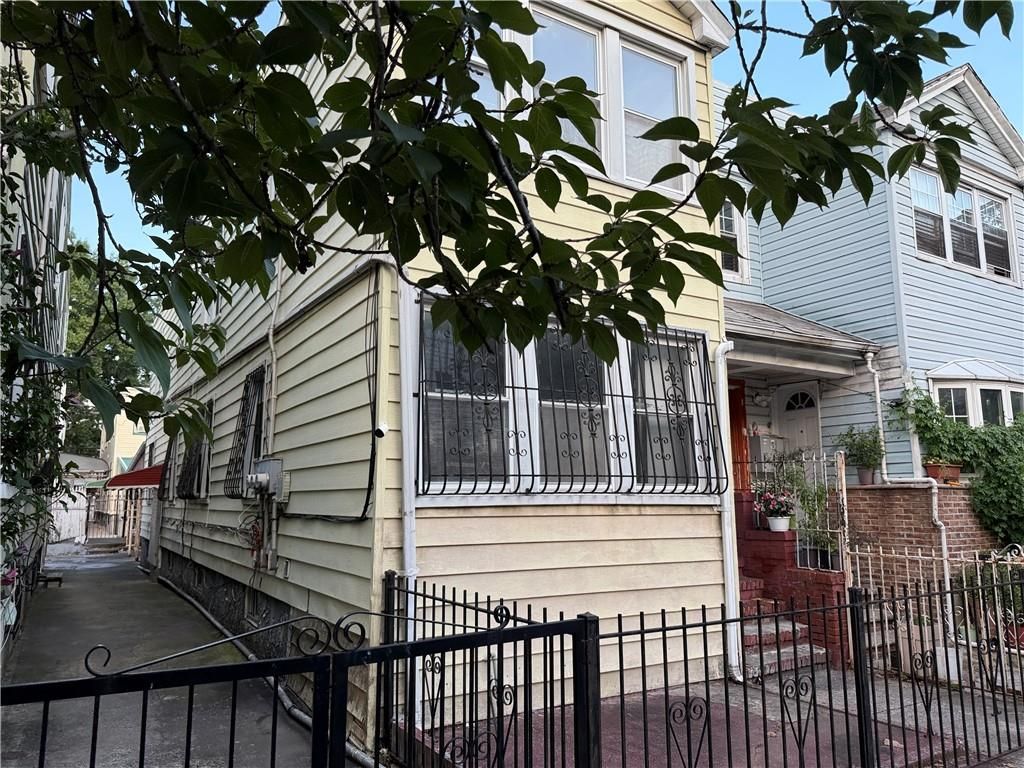 Photo of 85 Autumn Avenue, Brooklyn, NY 11208 (MLS # 495740)