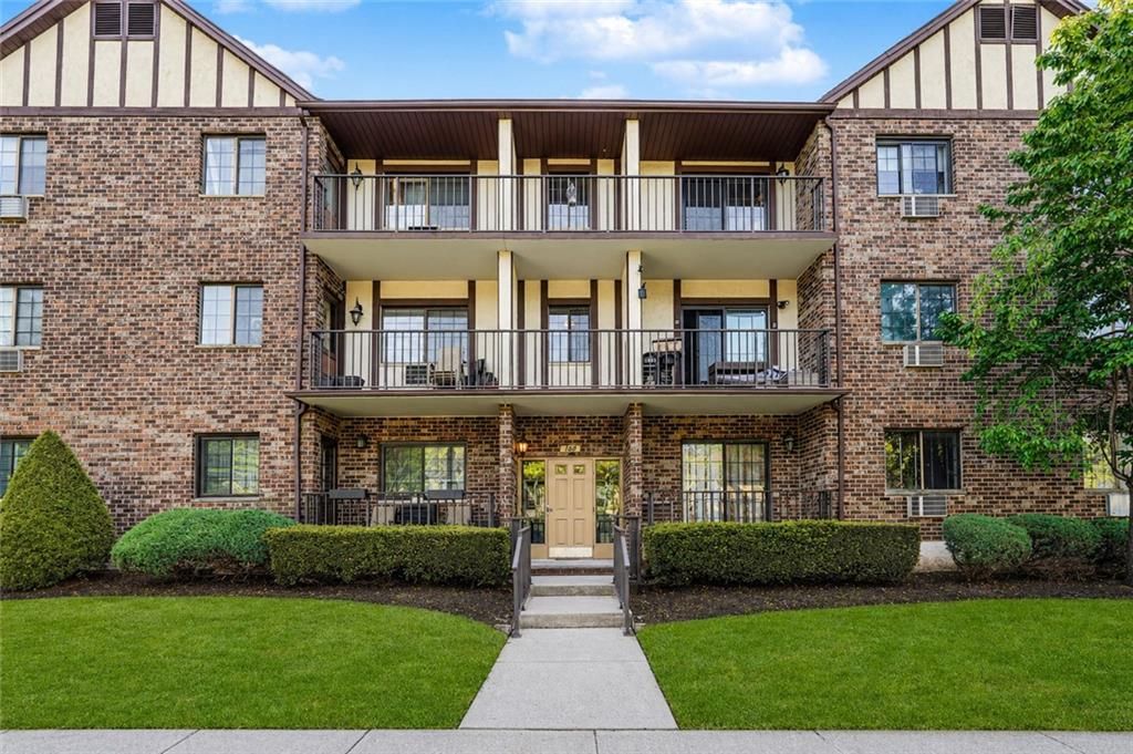 Photo of 160 Devon Loop #2, Staten Island, NY 10314 (MLS # 500921)