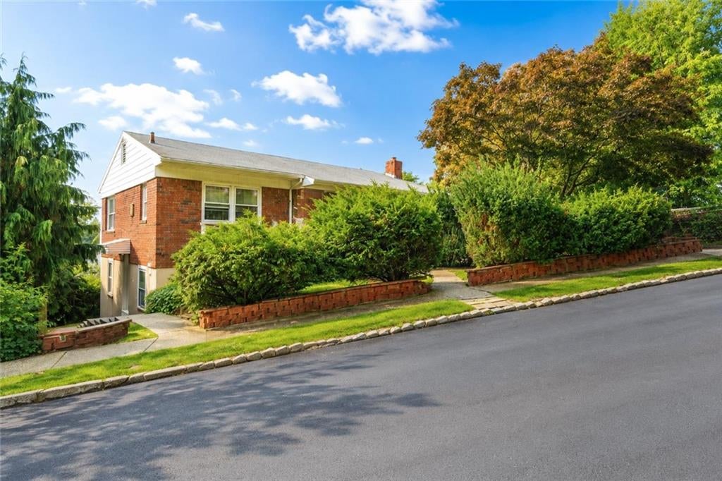 Photo of 96 Longview Road, Brooklyn, NY 10304 (MLS # 503420)