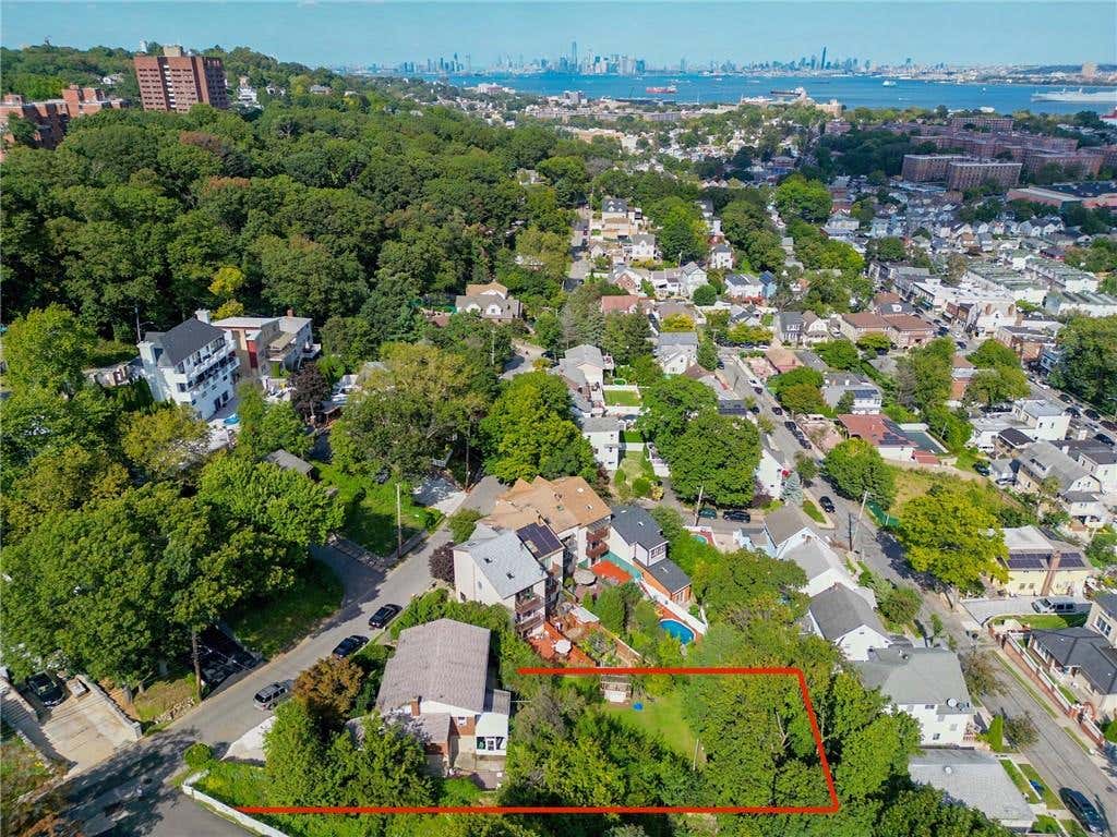 Photo of 96 Longview Road, Brooklyn, NY 10304 (MLS # 503420)