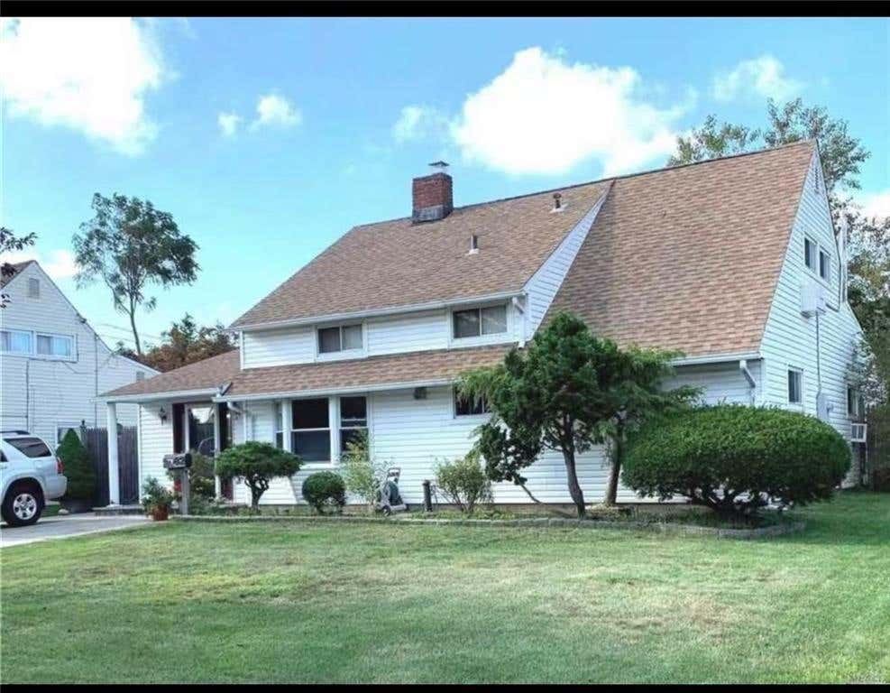 Photo of 82 LANTERN Road, Hicksville, NY 11801 (MLS # 502626)