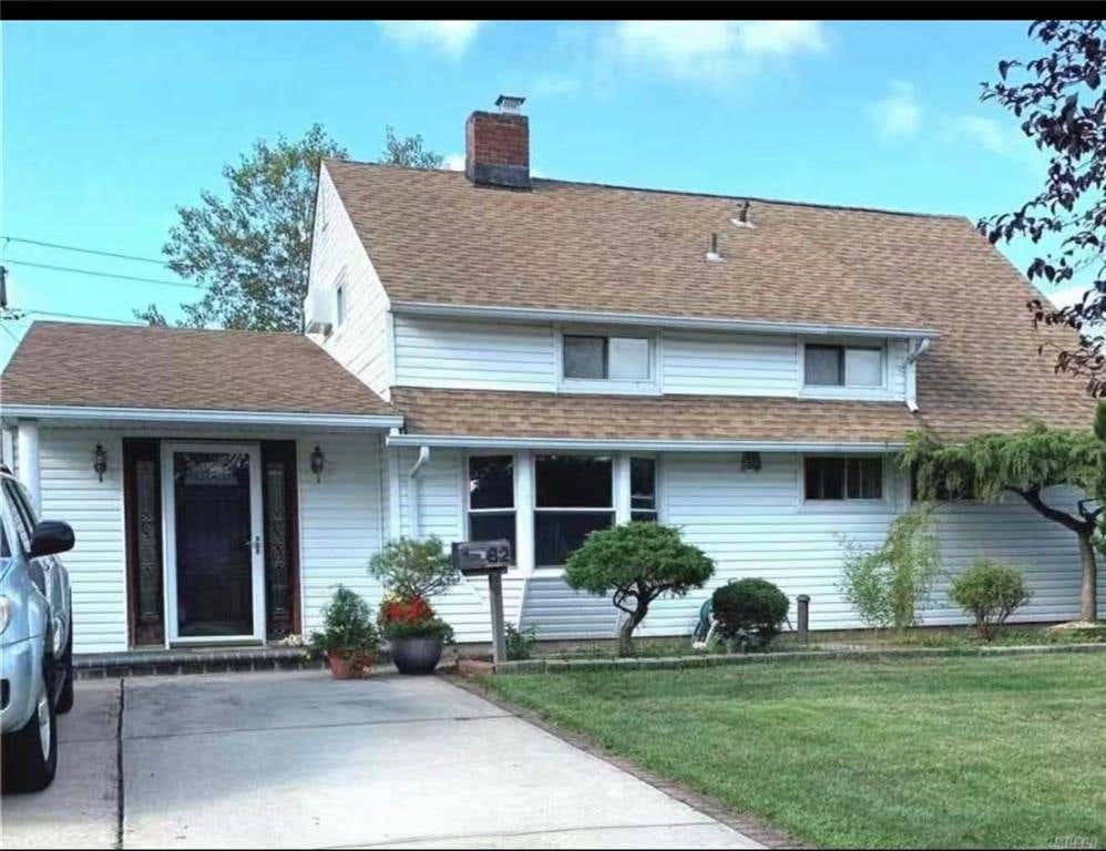Photo of 82 LANTERN Road, Hicksville, NY 11801 (MLS # 502626)