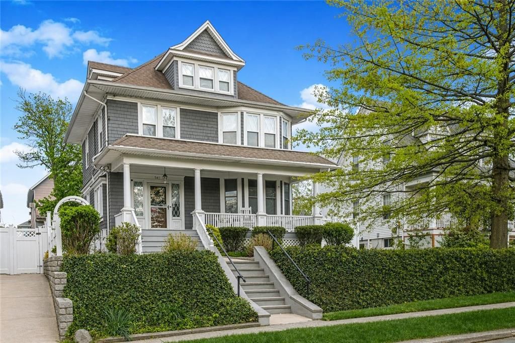 Photo of 341 Oakland Avenue, Staten Island, NY 10310 (MLS # 500886)