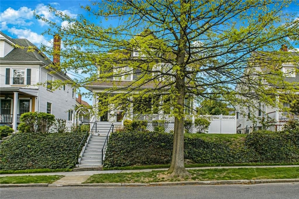 Photo of 341 Oakland Avenue, Staten Island, NY 10310 (MLS # 500886)