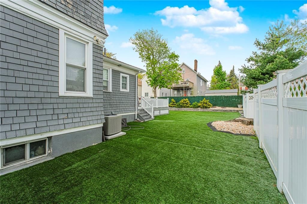 Photo of 341 Oakland Avenue, Staten Island, NY 10310 (MLS # 500886)