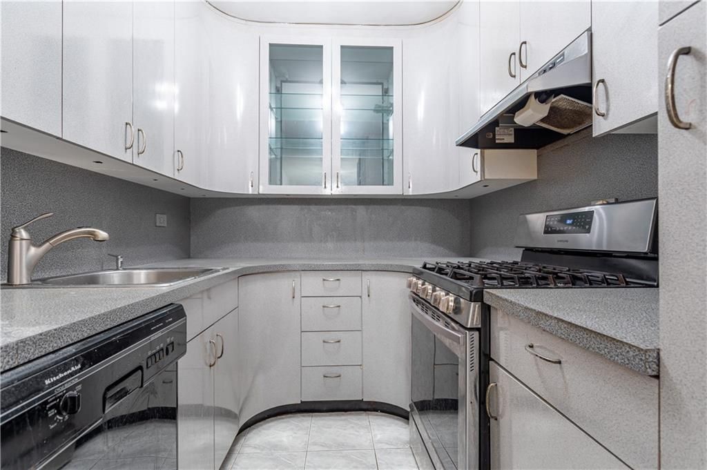 Photo of 2727 Ocean Parkway #B10, Brooklyn, NY 11235 (MLS # 499561)