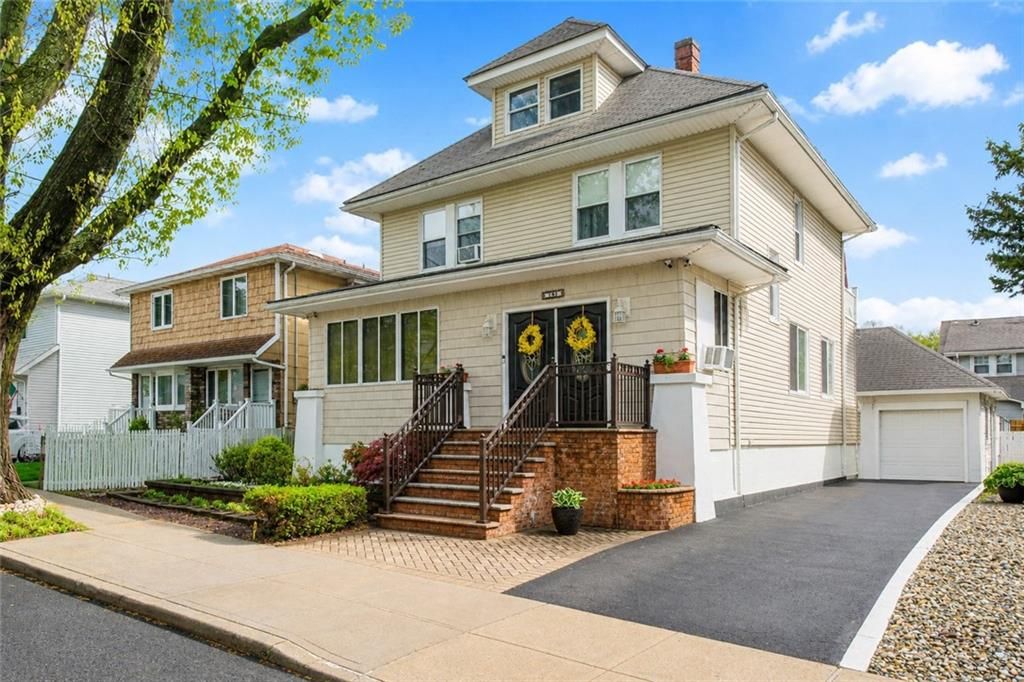 Photo of 109 Adams Avenue, Staten Island, NY 10306 (MLS # 501166)