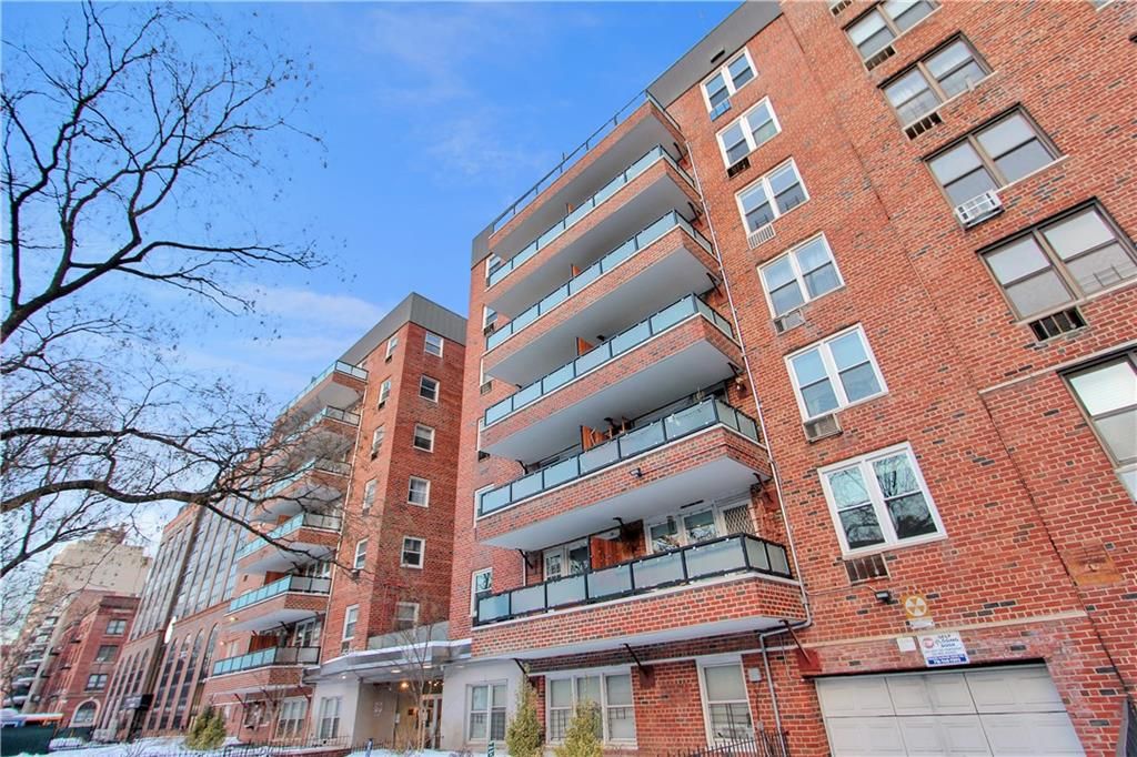 Photo of 525 Ocean Parkway #4J, Brooklyn, NY 11218 (MLS # 498758)