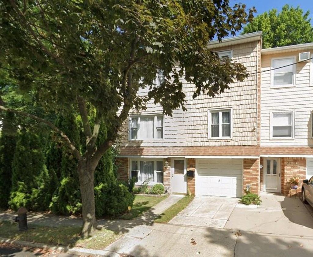 Photo of 35 Duke Place, Staten Island, NY 10314 (MLS # 499232)