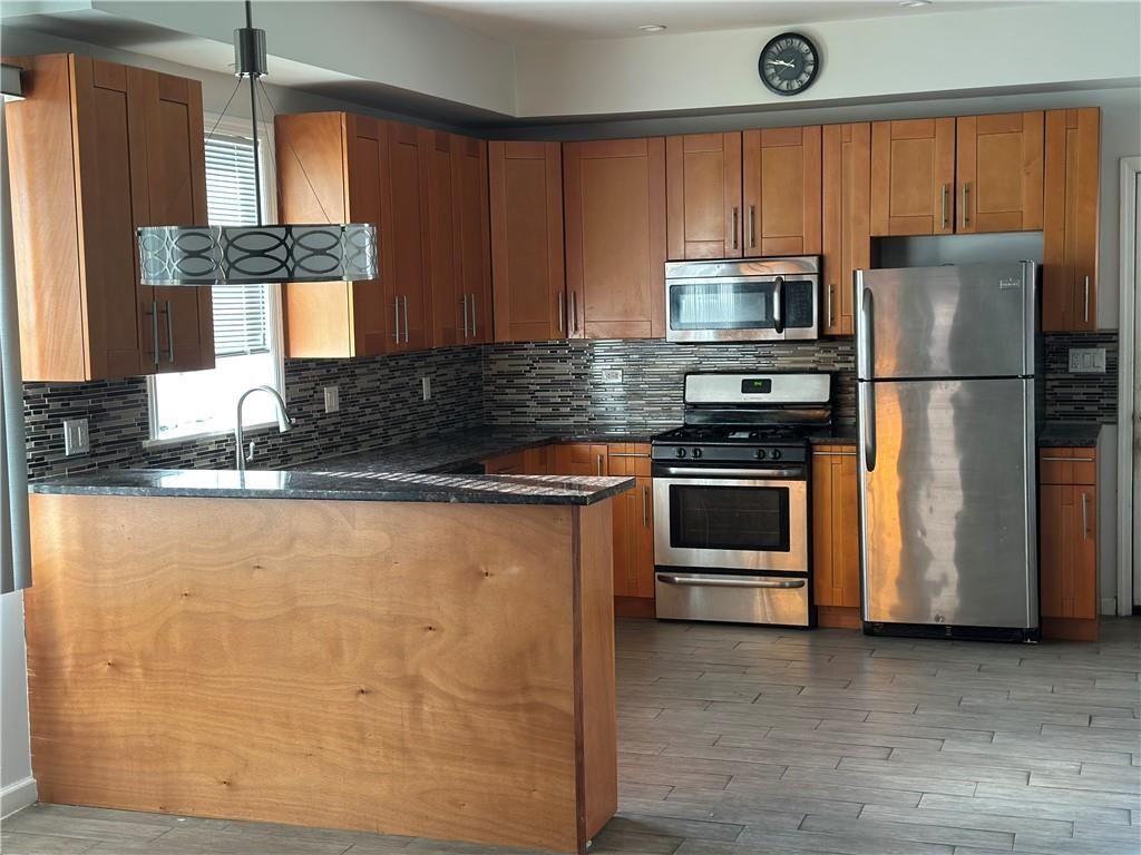 Photo of 306 Cromwell Avenue, Staten Island, NY 10305 (MLS # 497816)