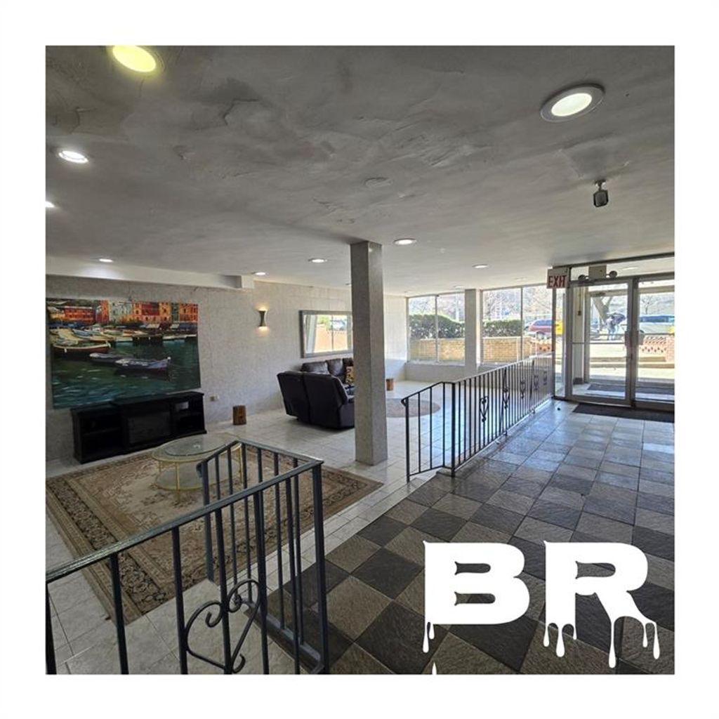 Photo of 2785 Ocean Parkway #3J, Brooklyn, NY 11235 (MLS # 500021)