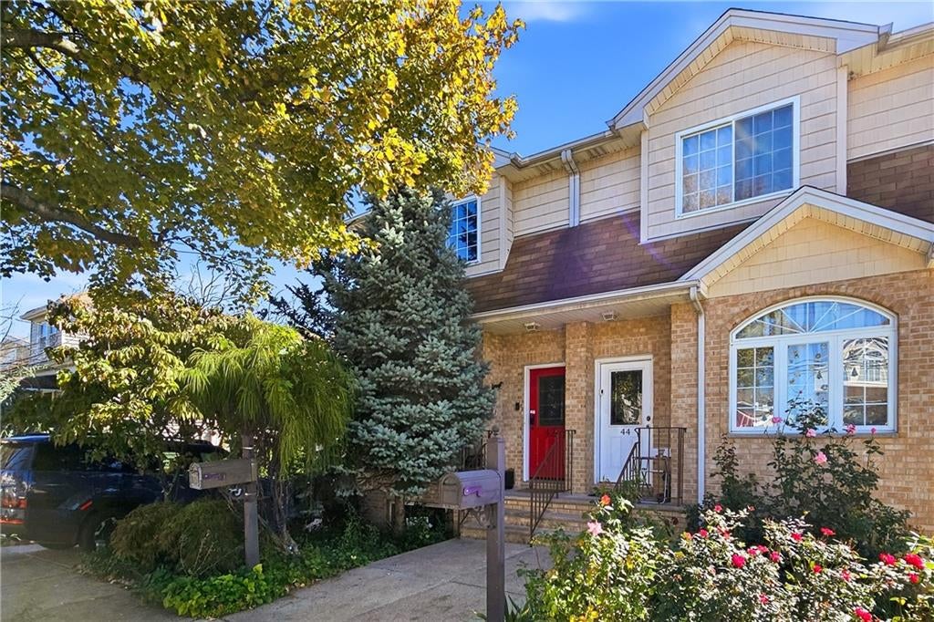 Photo of 42 Weed Avenue, Staten Island, NY 10306 (MLS # 504805)