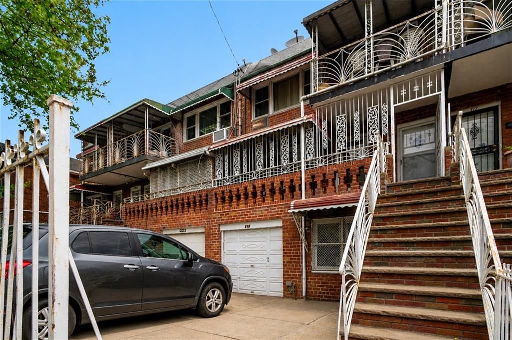 Photo of 715 Rockaway Parkway, Brooklyn, NY 11236 (MLS # 499954)